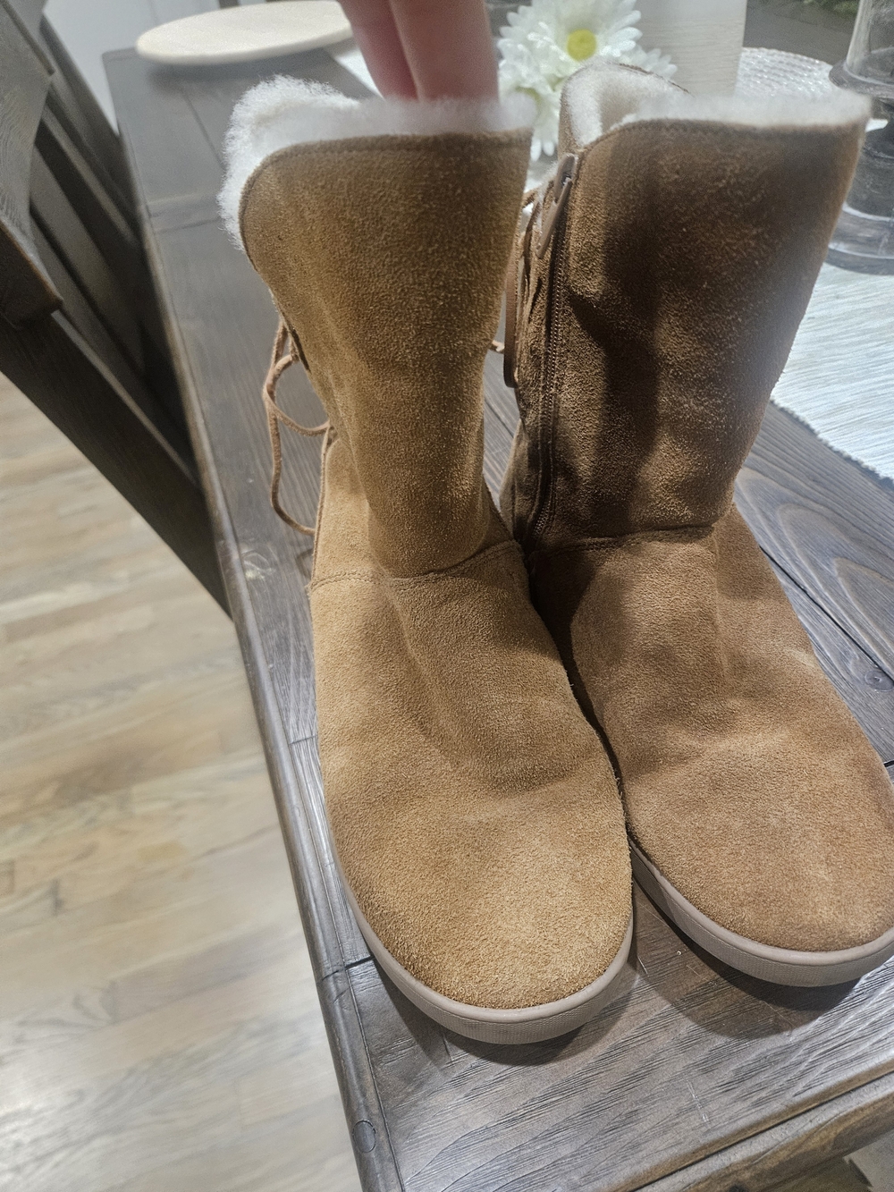 Koolaburra By Ugg Women’s Tan Suede Winter Boots with Plush Lining Size 8